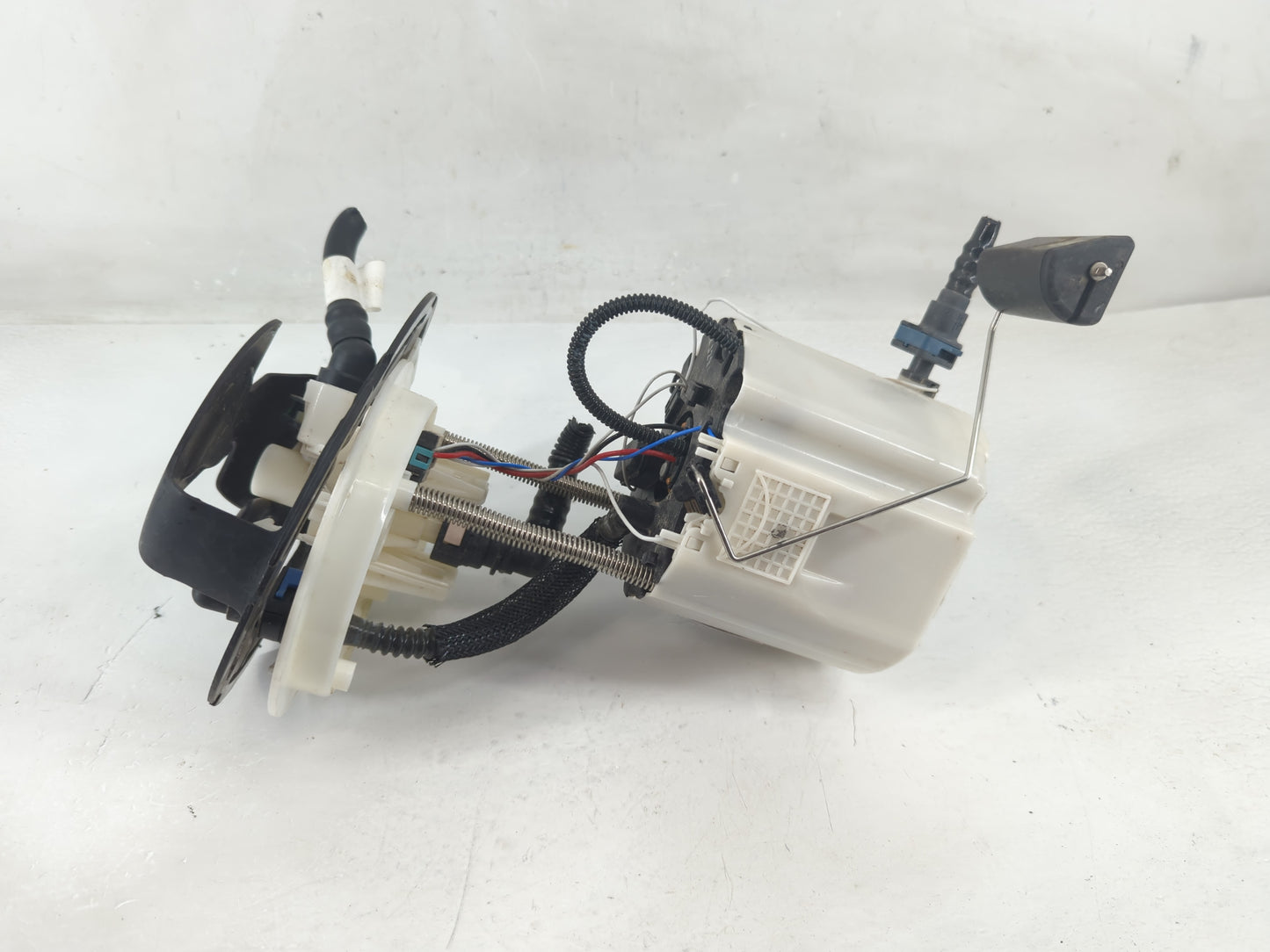 2013-2014 Cadillac Ats Electrical Gas Fuel Pump Assembly - Oemusedautoparts1.com