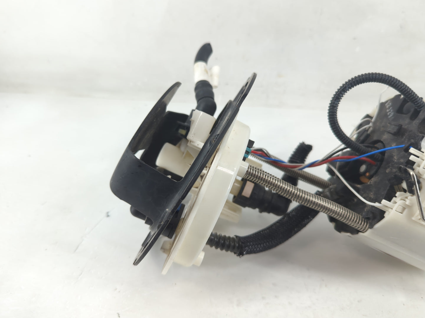 2013-2014 Cadillac Ats Electrical Gas Fuel Pump Assembly - Oemusedautoparts1.com