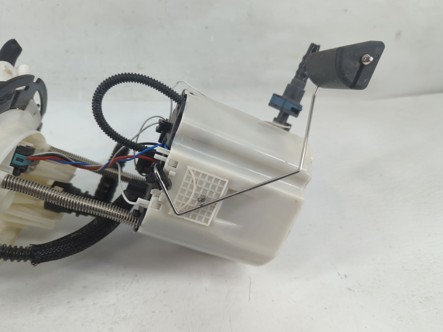 2013-2014 Cadillac Ats Electrical Gas Fuel Pump Assembly - Oemusedautoparts1.com