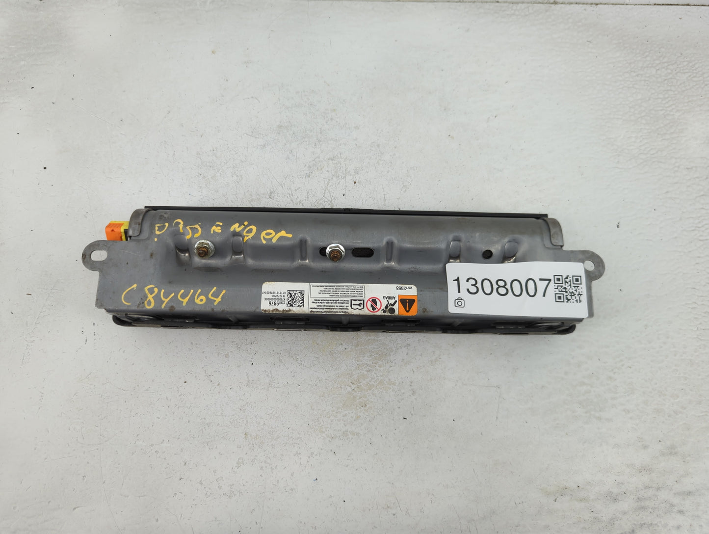 2014 Cadillac Ats Air Bag Passenger Right Knee OEM P/N:22909876 Fits OEM Used Auto Parts - Oemusedautoparts1.com