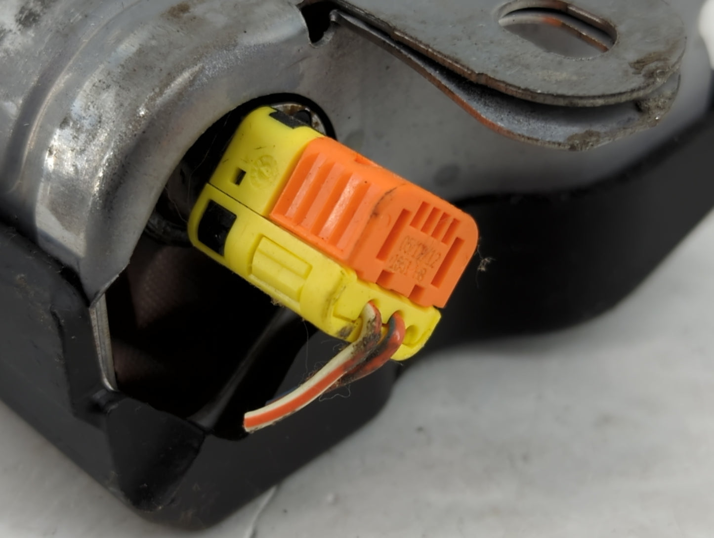 2014 Cadillac Ats Air Bag Passenger Right Knee OEM P/N:22909876 Fits OEM Used Auto Parts - Oemusedautoparts1.com