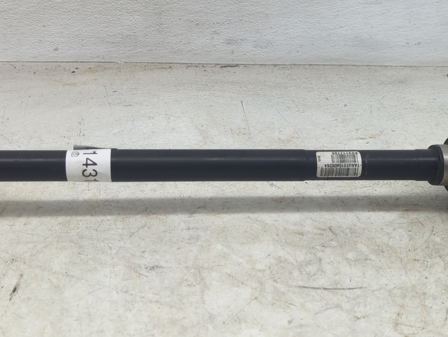 2014-2018 Cadillac Ats Axle Shaft Rear Passenger Cv C/v - Oemusedautoparts1.com