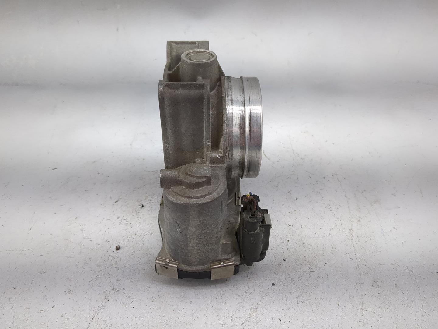 2013-2018 Cadillac Ats Throttle Body P/N:12627067DA Fits Fits 2013 2014 2015 2016 2017 2018 2019 2020 2021 OEM Used Auto Par