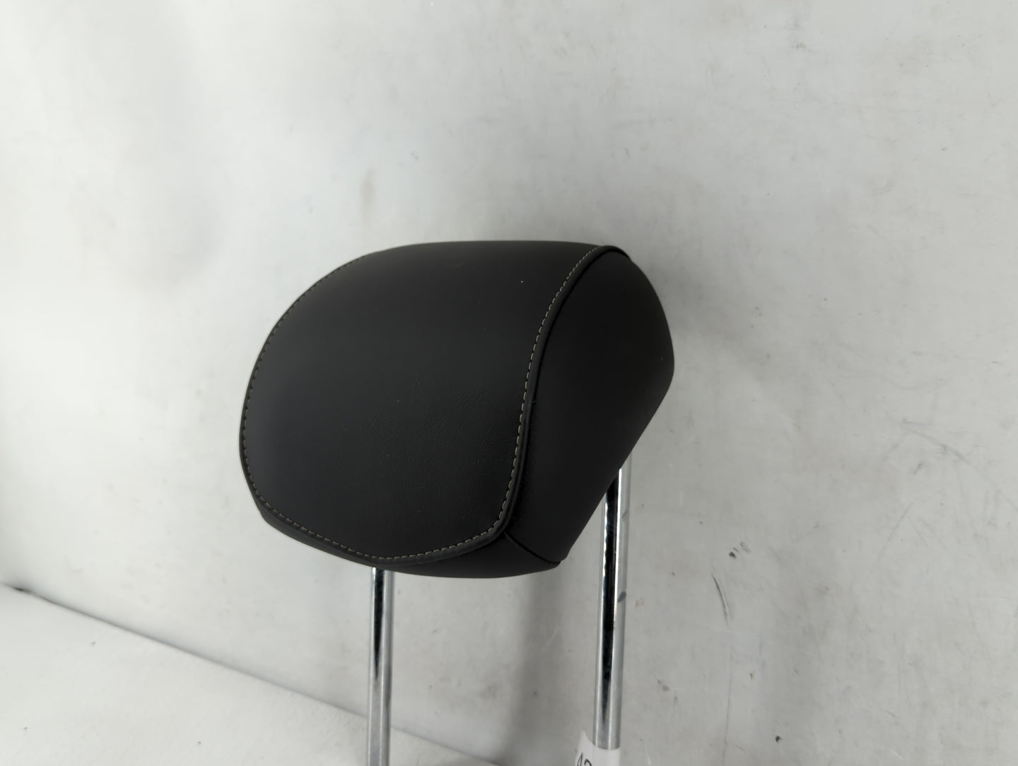 2014-2014 Cadillac Ats Headrest Head Rest Rear Seat Black - Oemusedautoparts1.com