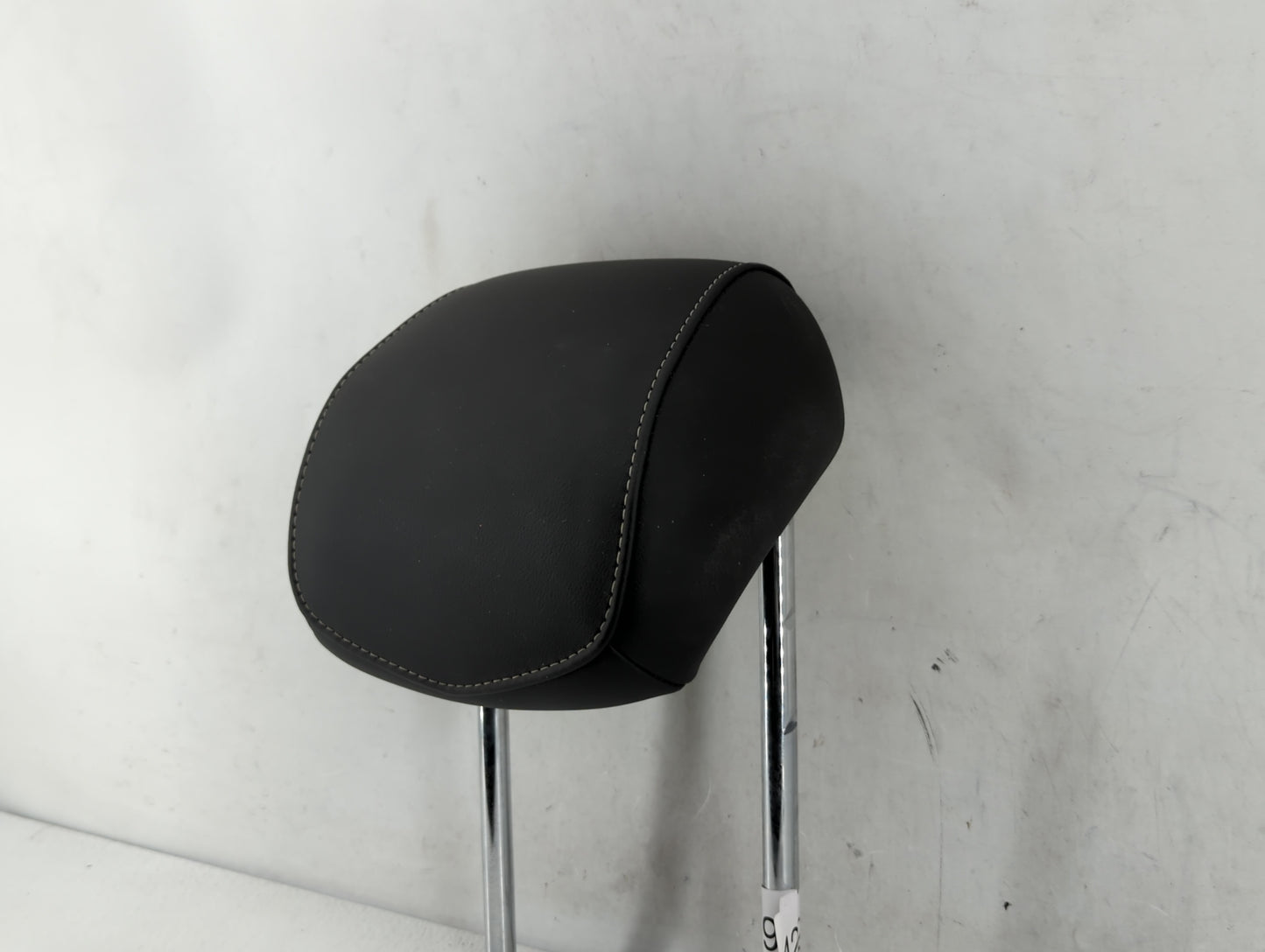2014-2014 Cadillac Ats Headrest Head Rest Rear Seat Black - Oemusedautoparts1.com