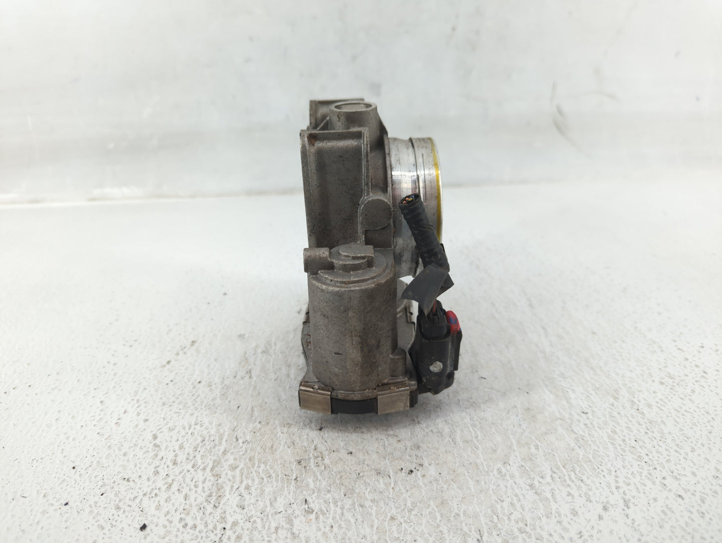 2013-2018 Cadillac Ats Throttle Body P/N:12627067DA Fits Fits 2013 2014 2015 2016 2017 2018 2019 2020 2021 OEM Used Auto Par