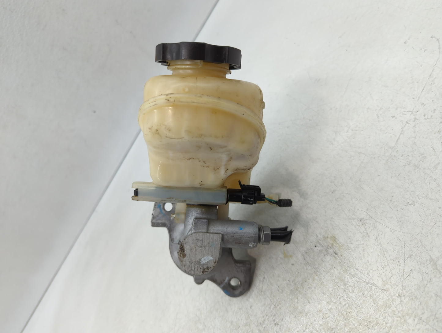 2013-2014 Cadillac Ats Brake Master Cylinder - Oemusedautoparts1.com