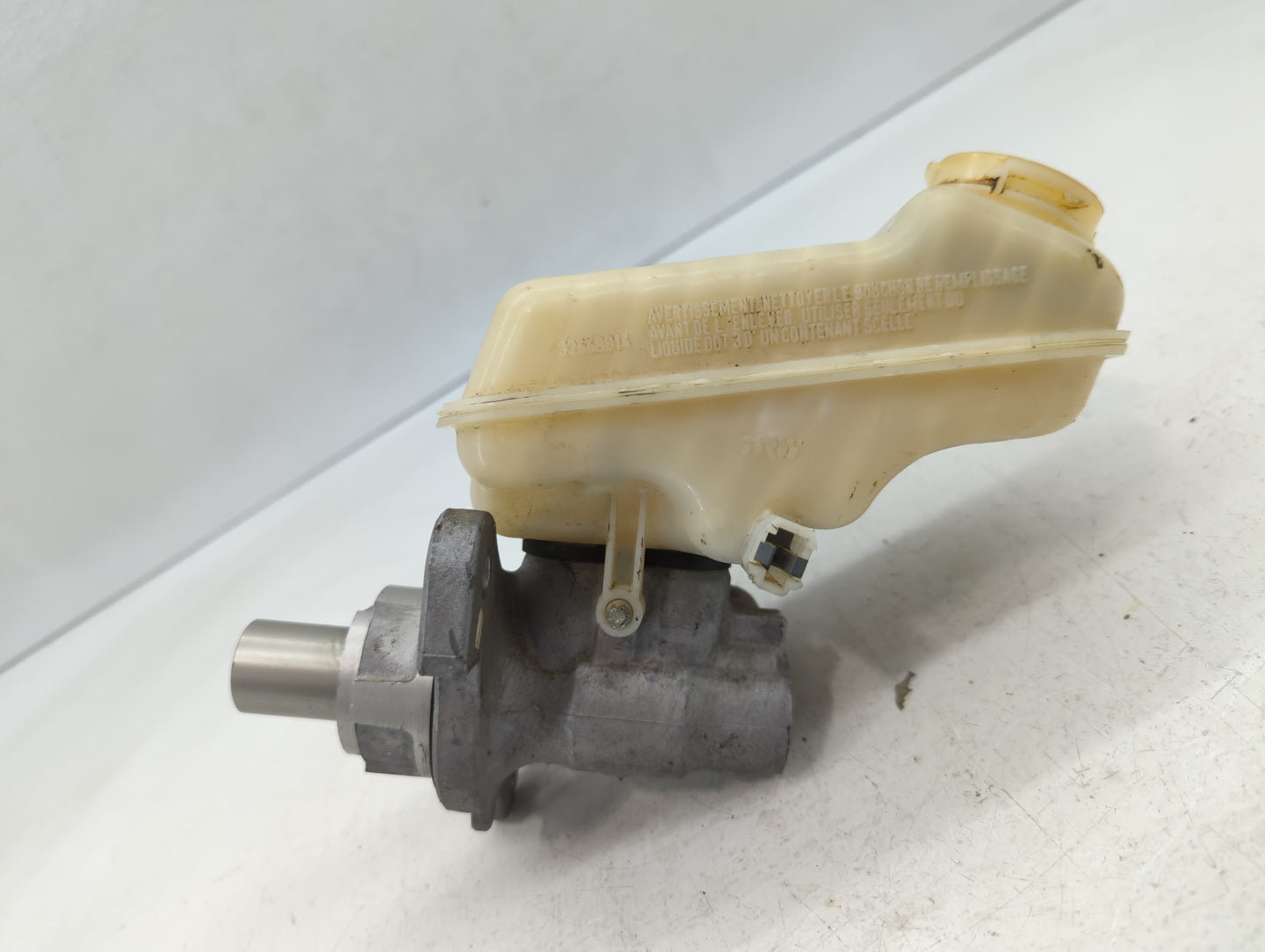 2013-2014 Cadillac Ats Brake Master Cylinder - Oemusedautoparts1.com