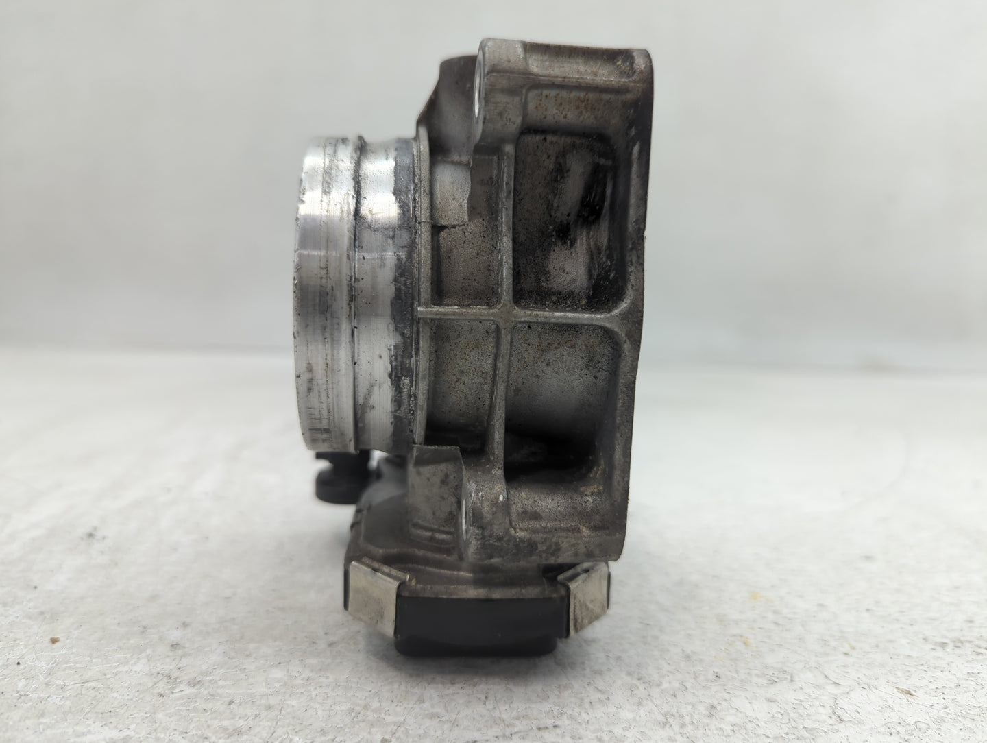 2013-2018 Cadillac Ats Throttle Body P/N:12627067DA Fits Fits 2013 2014 2015 2016 2017 2018 2019 2020 2021 OEM Used Auto Par