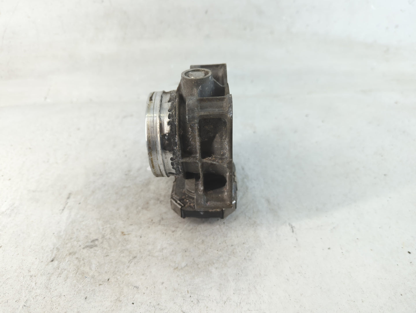 2013-2018 Cadillac Ats Throttle Body P/N:12627067DA Fits Fits 2013 2014 2015 2016 2017 2018 2019 2020 2021 OEM Used Auto Par