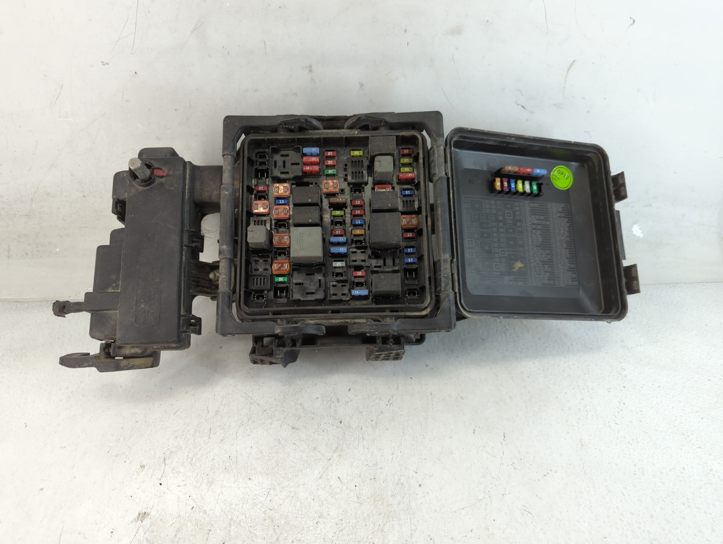2014 Cadillac Ats Fusebox Fuse Box Panel Relay Module Fits OEM Used Auto Parts - Oemusedautoparts1.com