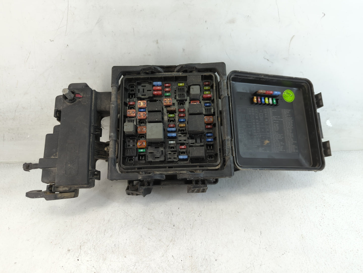 2014 Cadillac Ats Fusebox Fuse Box Panel Relay Module Fits OEM Used Auto Parts - Oemusedautoparts1.com