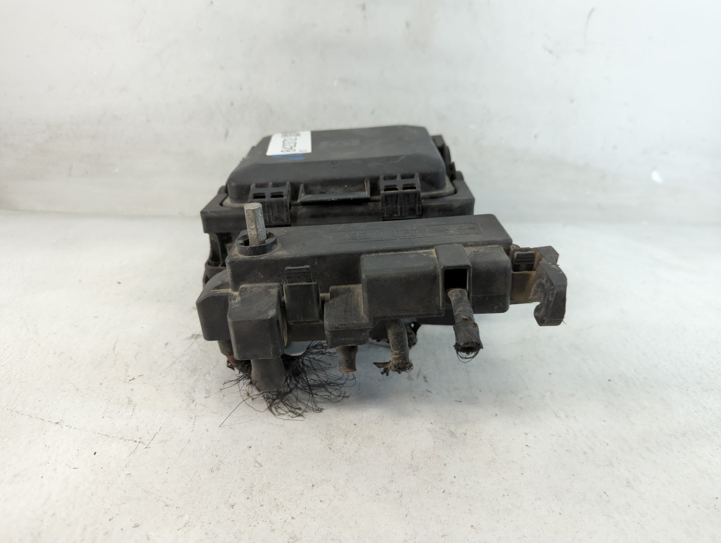 2014 Cadillac Ats Fusebox Fuse Box Panel Relay Module Fits OEM Used Auto Parts - Oemusedautoparts1.com