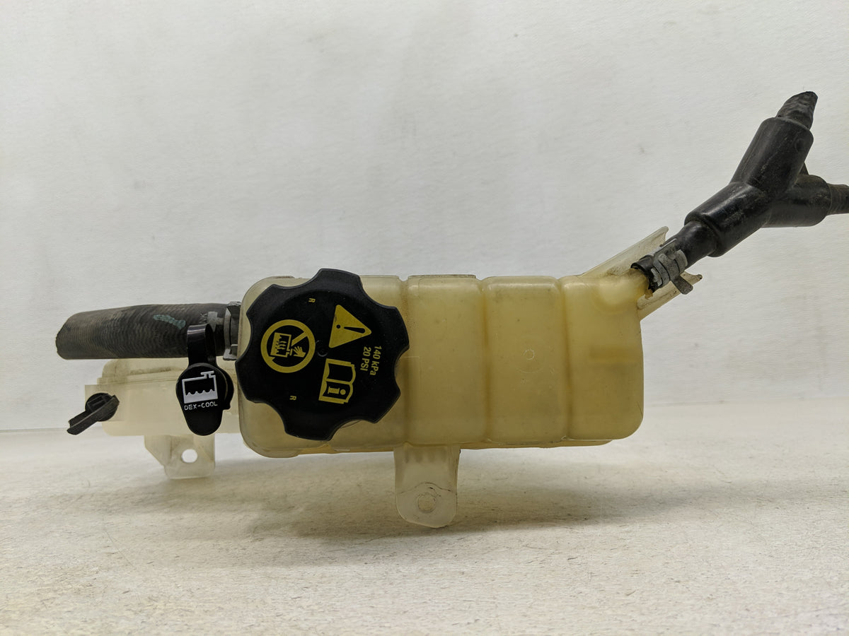 2014-2019 Cadillac Cts Radiator Coolant Overflow Expansion Tank Bottle 1313116 - Oemusedautoparts1.com