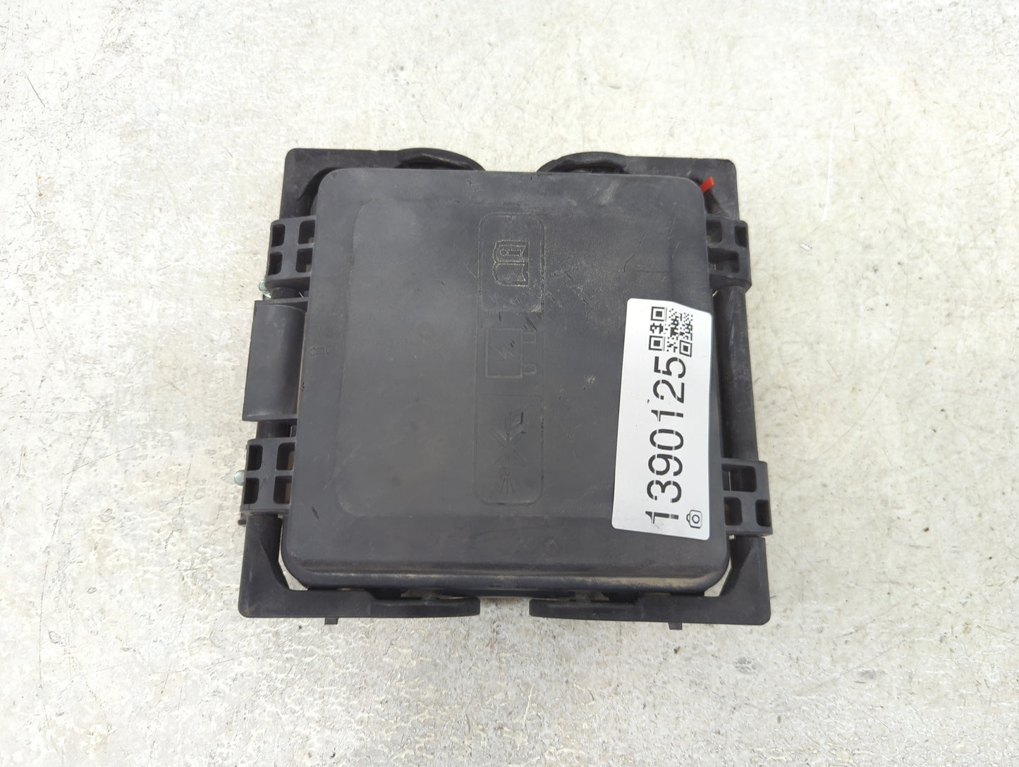 2014 Cadillac Cts Fusebox Fuse Box Panel Relay Module Fits OEM Used Auto Parts - Oemusedautoparts1.com