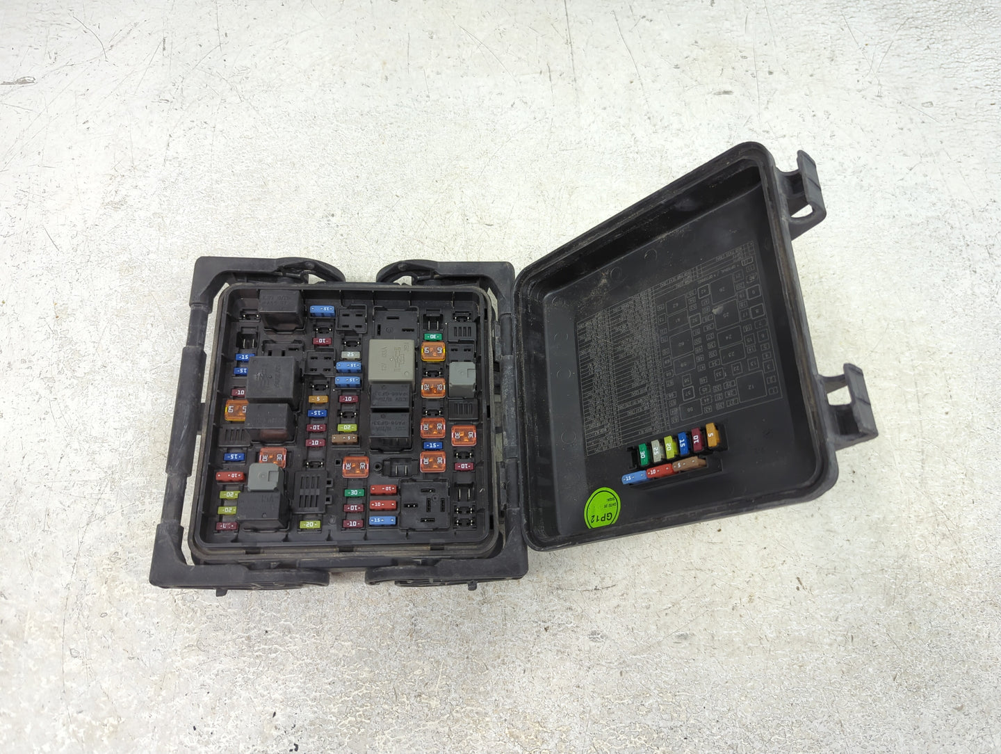2014 Cadillac Cts Fusebox Fuse Box Panel Relay Module Fits OEM Used Auto Parts - Oemusedautoparts1.com