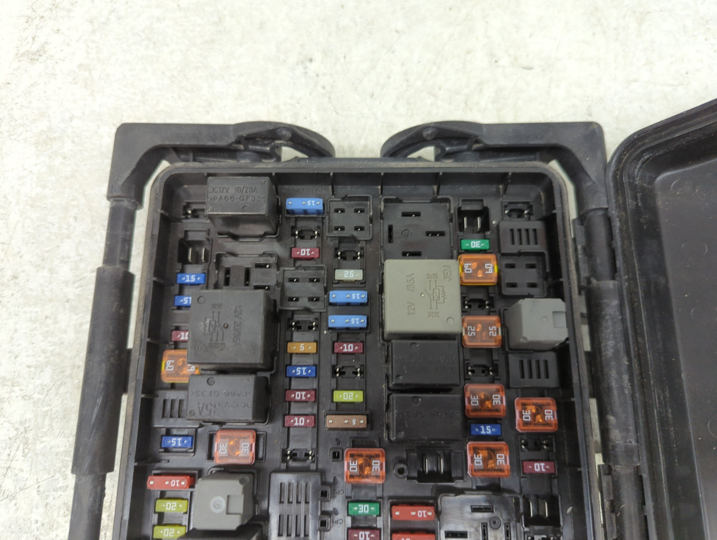 2014 Cadillac Cts Fusebox Fuse Box Panel Relay Module Fits OEM Used Auto Parts - Oemusedautoparts1.com