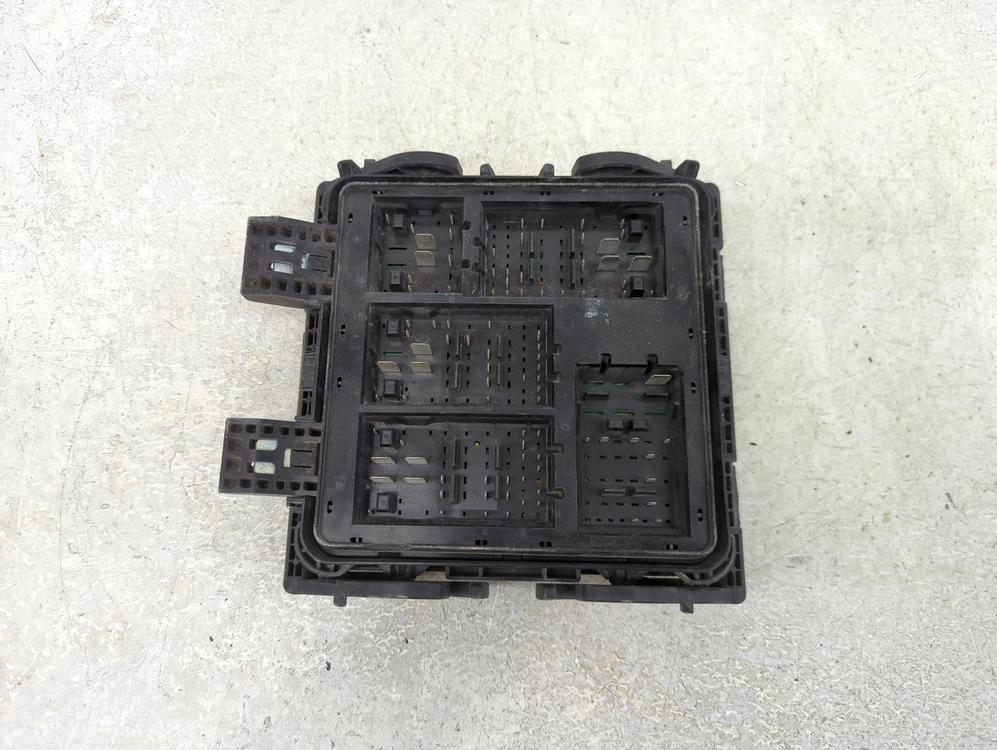 2014 Cadillac Cts Fusebox Fuse Box Panel Relay Module Fits OEM Used Auto Parts - Oemusedautoparts1.com