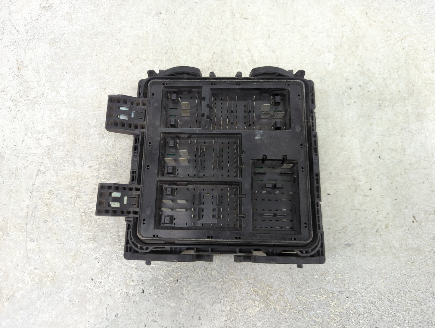 2014 Cadillac Cts Fusebox Fuse Box Panel Relay Module Fits OEM Used Auto Parts - Oemusedautoparts1.com