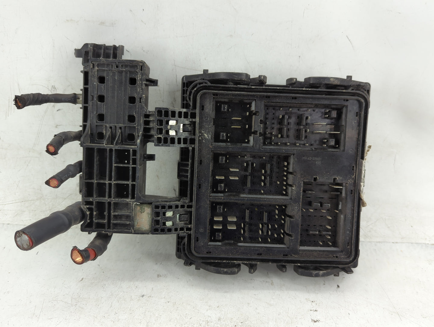 2014 Cadillac Cts Fusebox Fuse Box Panel Relay Module P/N:23122140 22953291 Fits OEM Used Auto Parts - Oemusedautoparts1.com