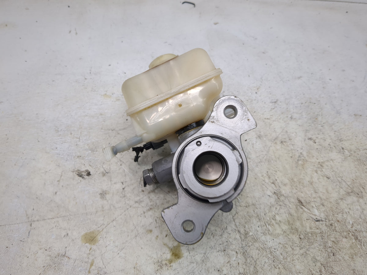 2014-2014 Cadillac Cts Brake Master Cylinder - Oemusedautoparts1.com