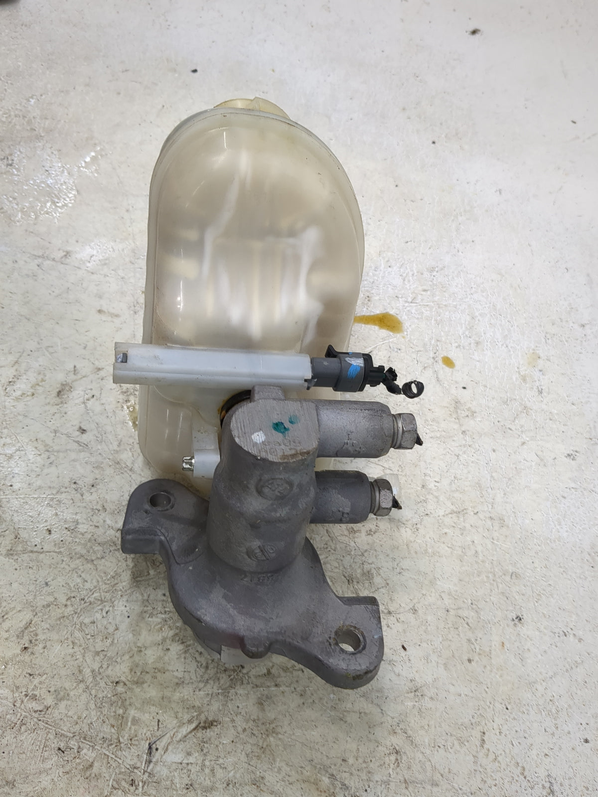 2014-2014 Cadillac Cts Brake Master Cylinder - Oemusedautoparts1.com