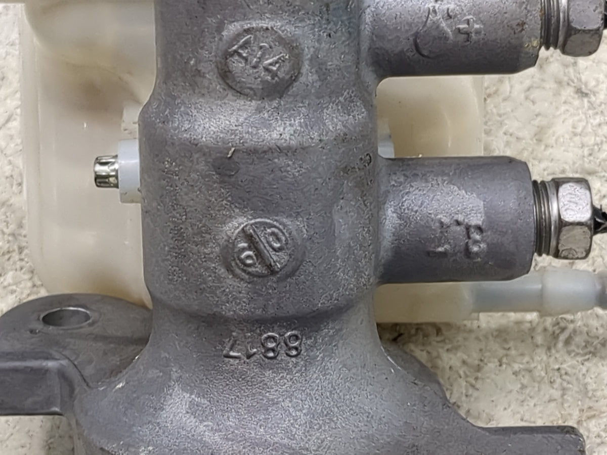 2014-2014 Cadillac Cts Brake Master Cylinder - Oemusedautoparts1.com