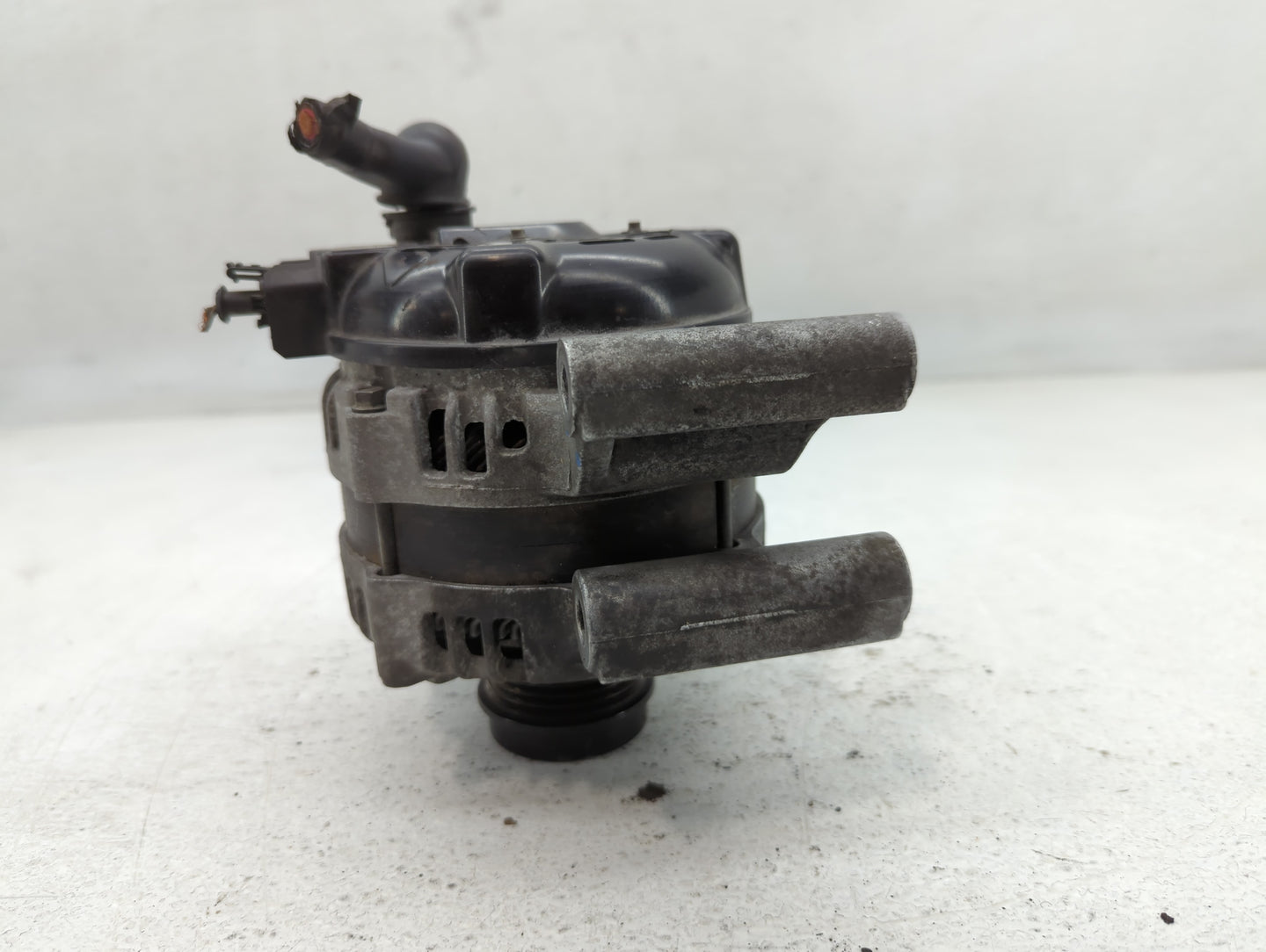 2014 Cadillac Cts Alternator Replacement Generator Charging Assembly Engine OEM P/N:TN104210-1960 22892569 Fits OEM Used Aut