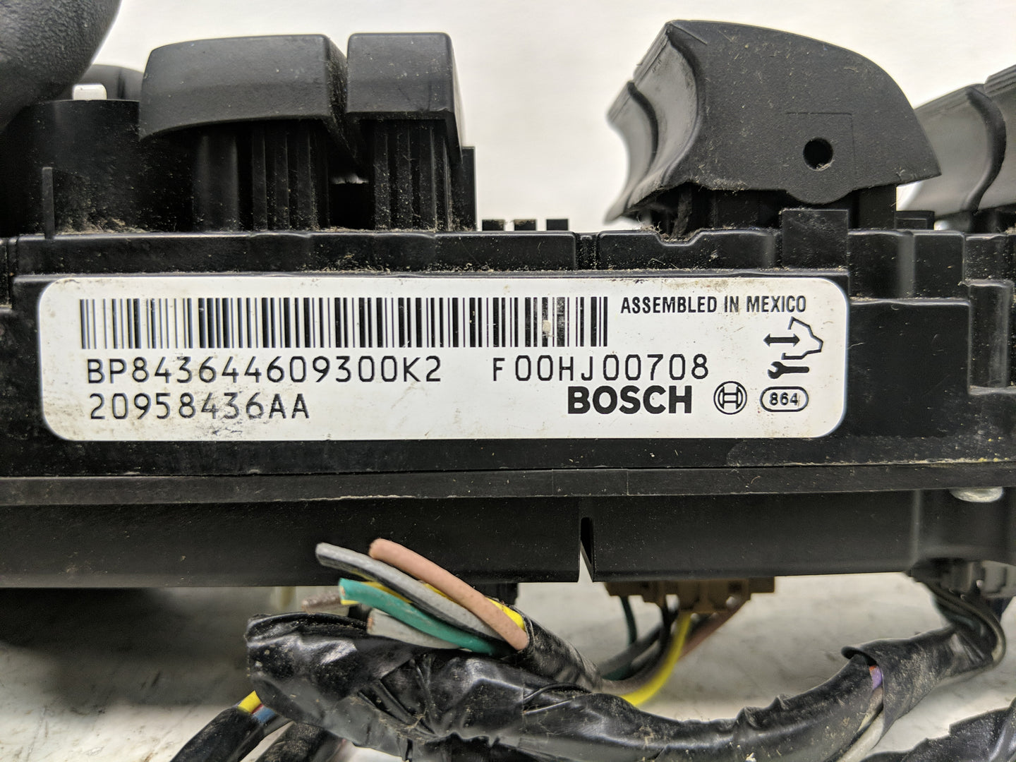 2009-2014 Cadillac Escalade Master Power Window Switch Replacement Driver Side Left P/N:20958436AA Fits OEM Used Auto Parts 