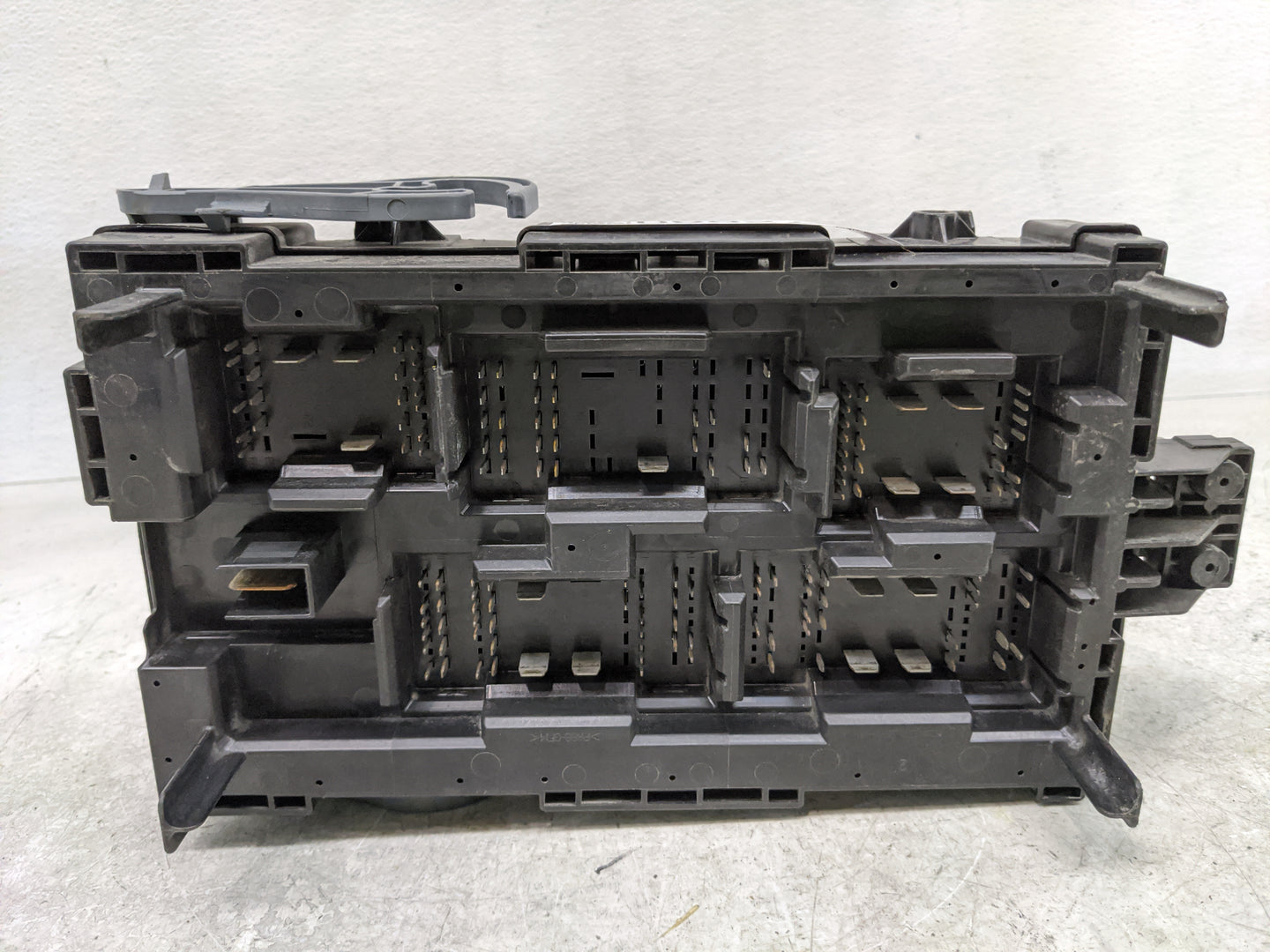 2010-2014 Cadillac Escalade Fusebox Fuse Box Panel Relay Module P/N:22798217 Fits Fits 2010 2011 2012 2013 2014 OEM Used Aut