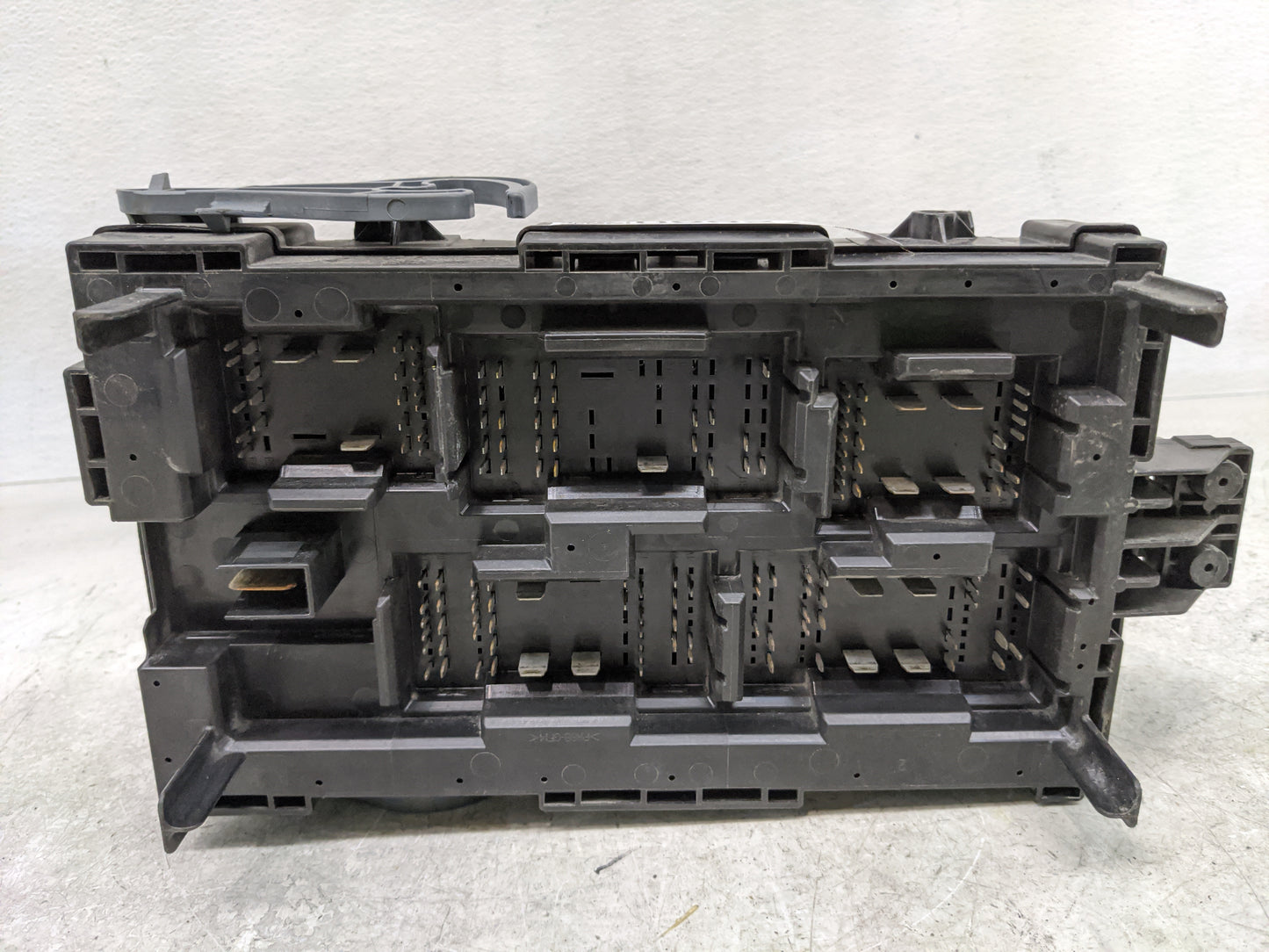 2010-2014 Cadillac Escalade Fusebox Fuse Box Panel Relay Module P/N:22798217 Fits Fits 2010 2011 2012 2013 2014 OEM Used Aut