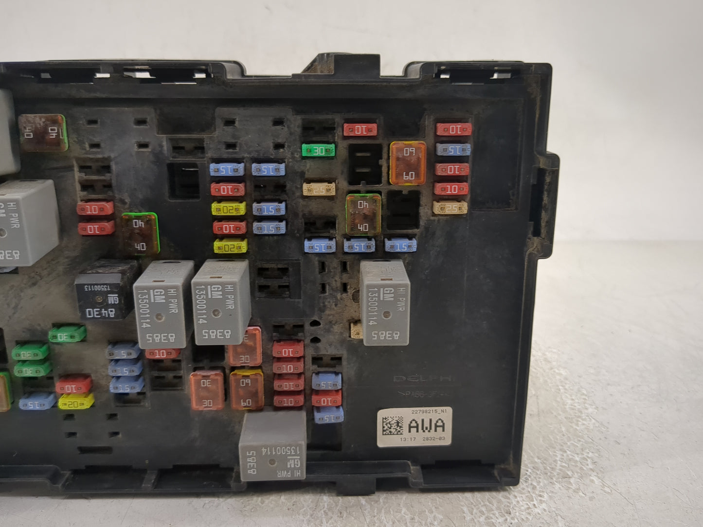 2010-2014 Cadillac Escalade Fusebox Fuse Box Panel Relay Module P/N:22798215 Fits Fits 2010 2011 2012 2013 2014 OEM Used Aut