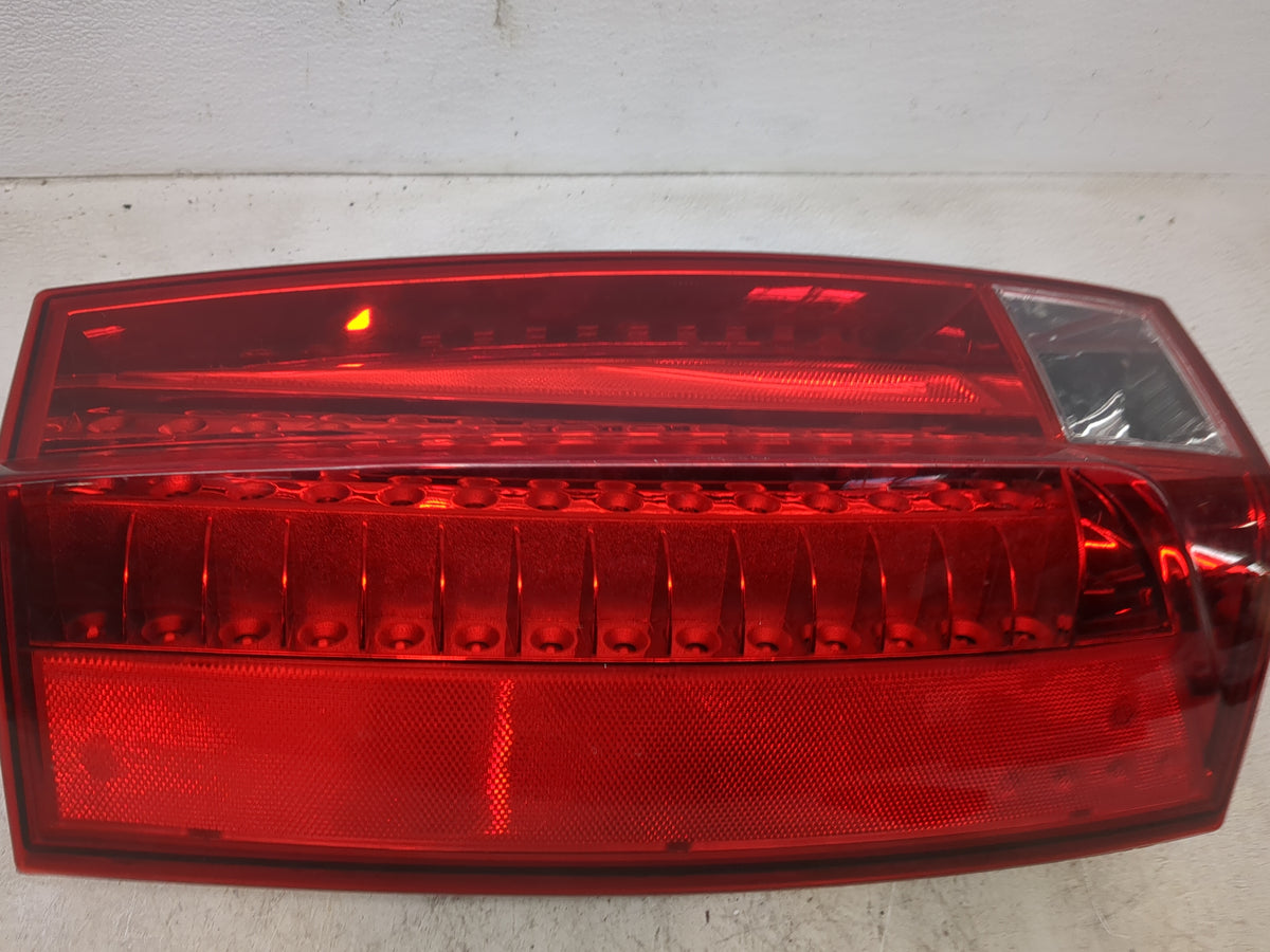 2007-2014 Cadillac Escalade Tail Light Assembly Passenger Right OEM Fits Fits 2007 2008 2009 2010 2011 2012 2013 2014 OEM Us