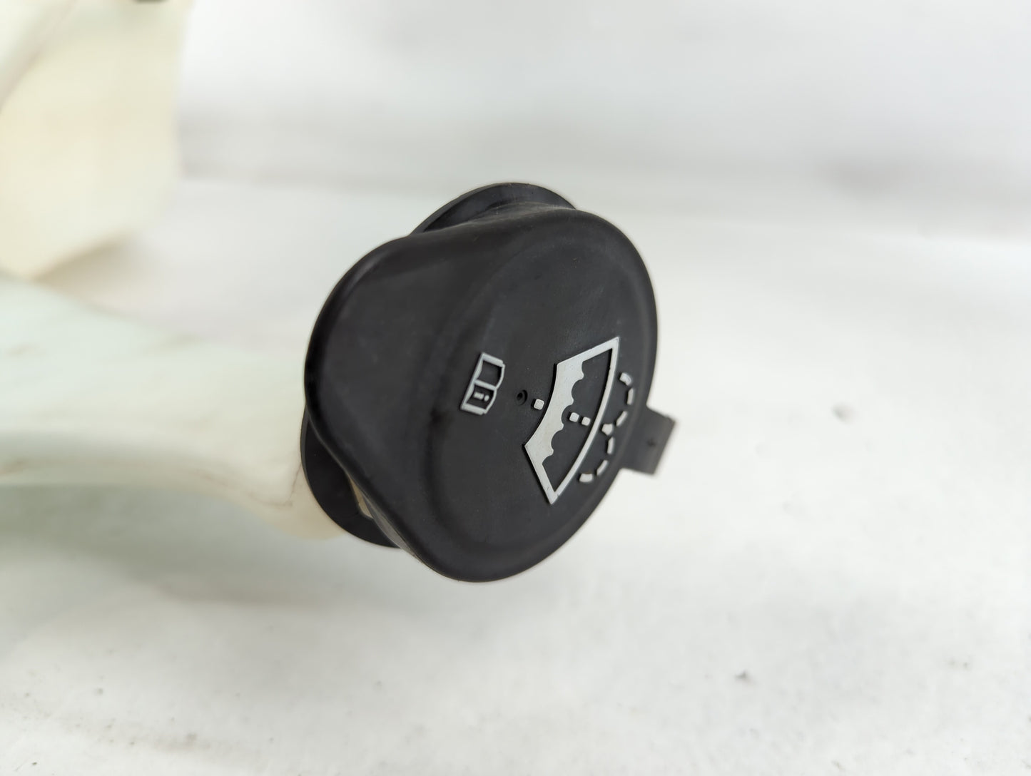 2007-2014 Cadillac Escalade Windshield Washer Fluid Reservoir Bottle Oem - Oemusedautoparts1.com