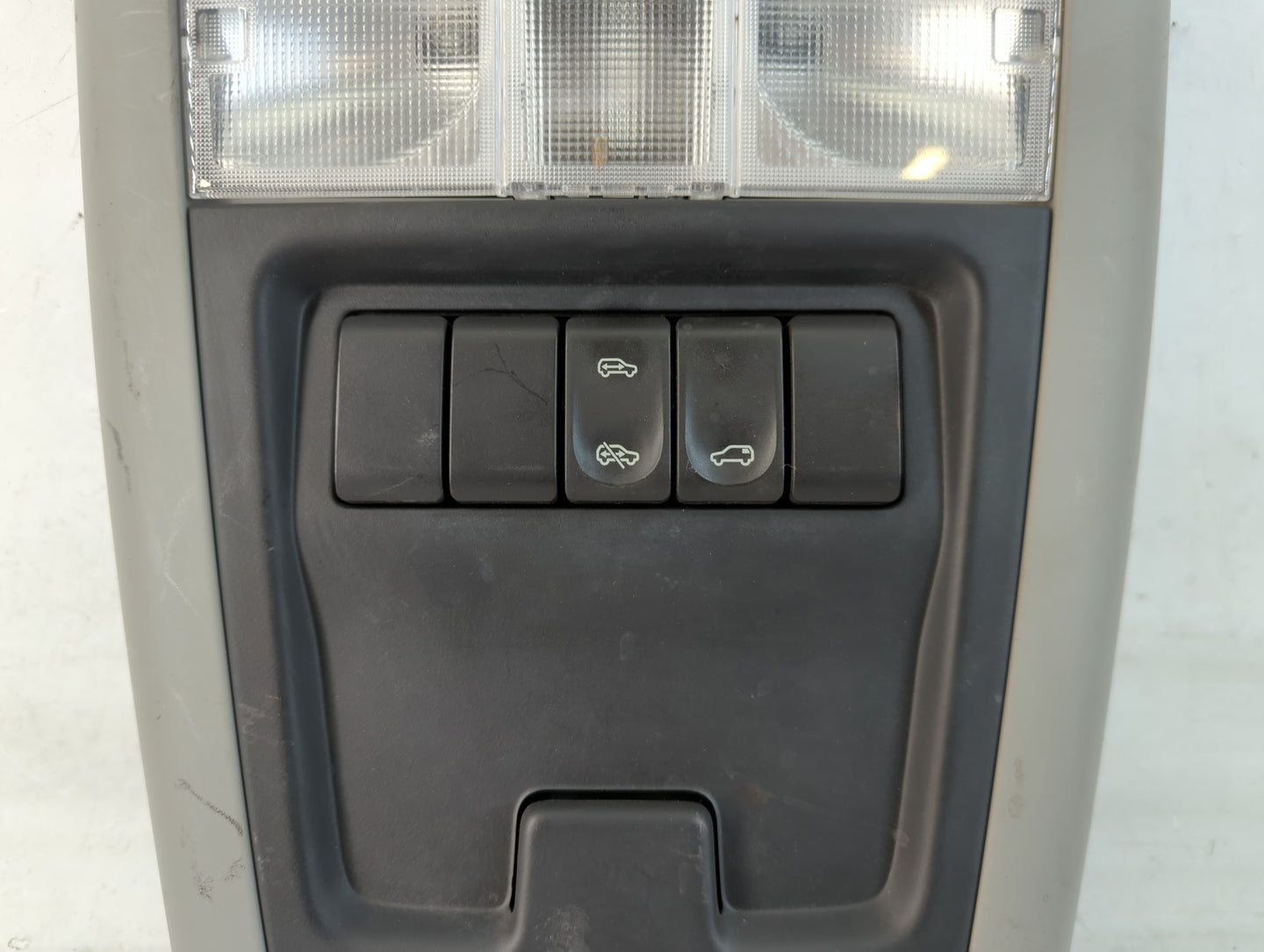 2012-2014 Cadillac Escalade Overhead Roof Console - Oemusedautoparts1.com