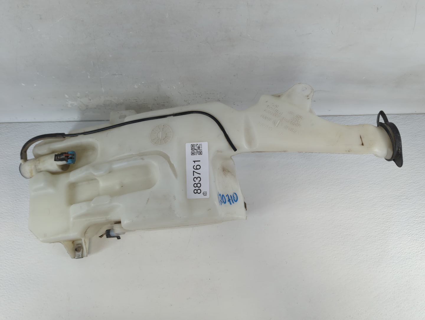 2007-2014 Cadillac Escalade Windshield Washer Fluid Reservoir Bottle Oem - Oemusedautoparts1.com
