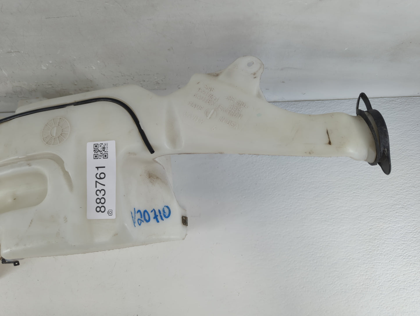 2007-2014 Cadillac Escalade Windshield Washer Fluid Reservoir Bottle Oem - Oemusedautoparts1.com