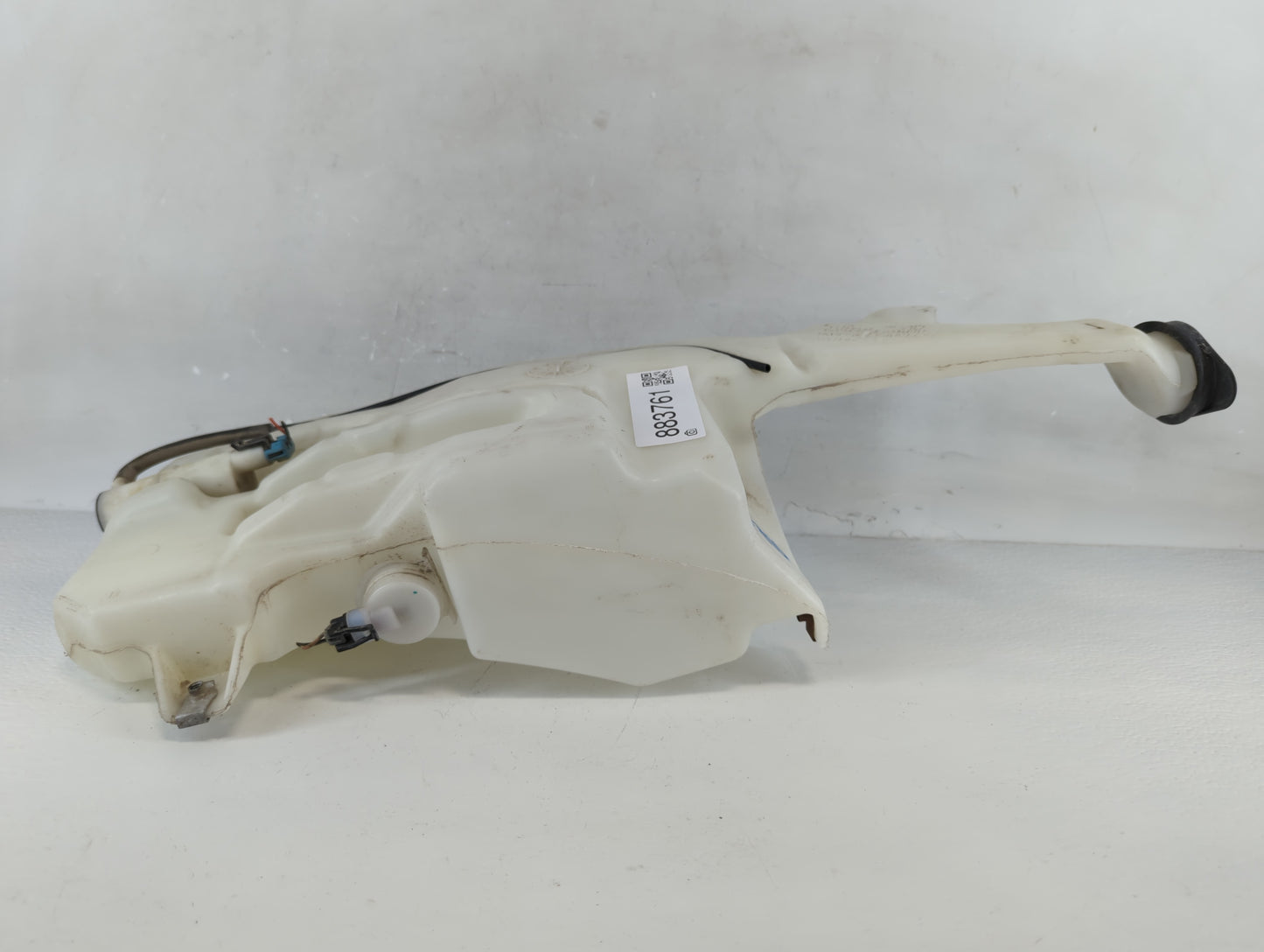 2007-2014 Cadillac Escalade Windshield Washer Fluid Reservoir Bottle Oem - Oemusedautoparts1.com