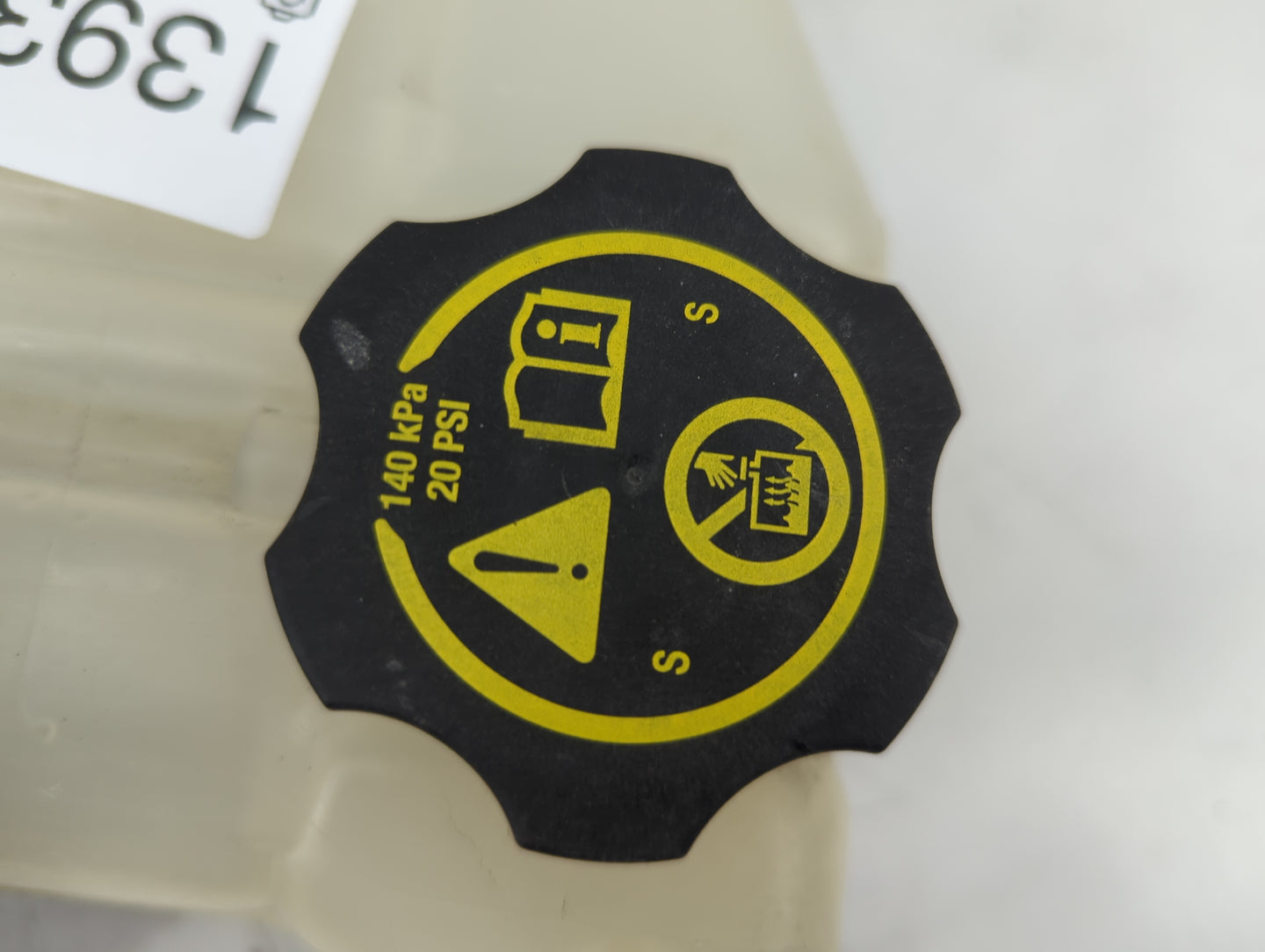 2010-2016 Cadillac Srx Radiator Coolant Overflow Expansion Tank Bottle 1393288 - Oemusedautoparts1.com
