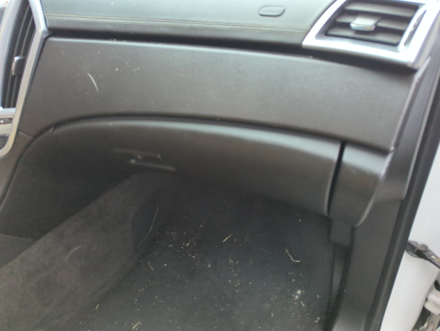 2014 Cadillac Srx Passenger Glove Box Door Storage Compartment - Oemusedautoparts1.com