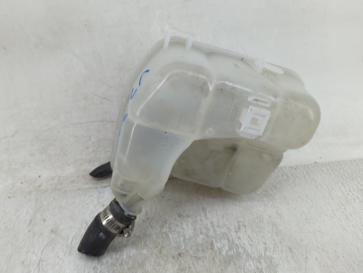 2010-2016 Cadillac Srx Radiator Coolant Overflow Expansion Tank Bottle 1409949 - Oemusedautoparts1.com