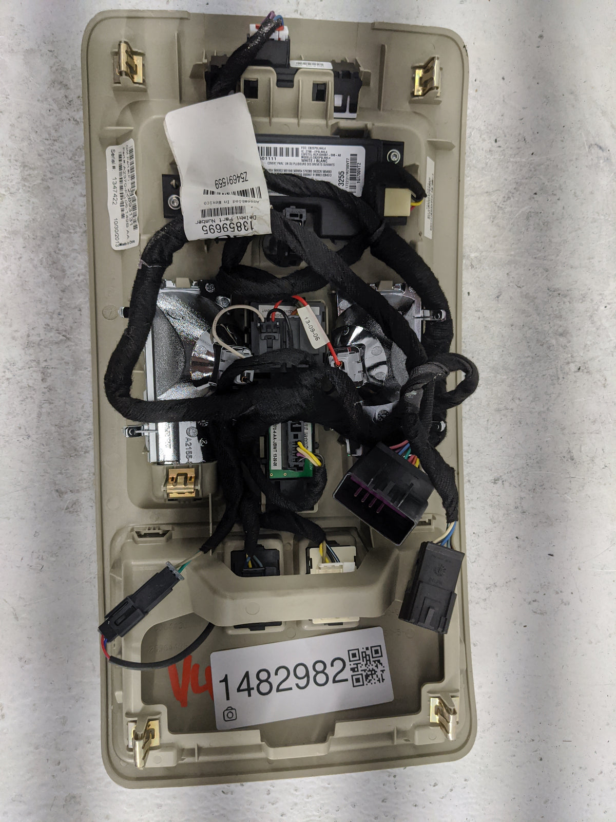 2014 Cadillac Srx Overhead Roof Console Tan - Oemusedautoparts1.com