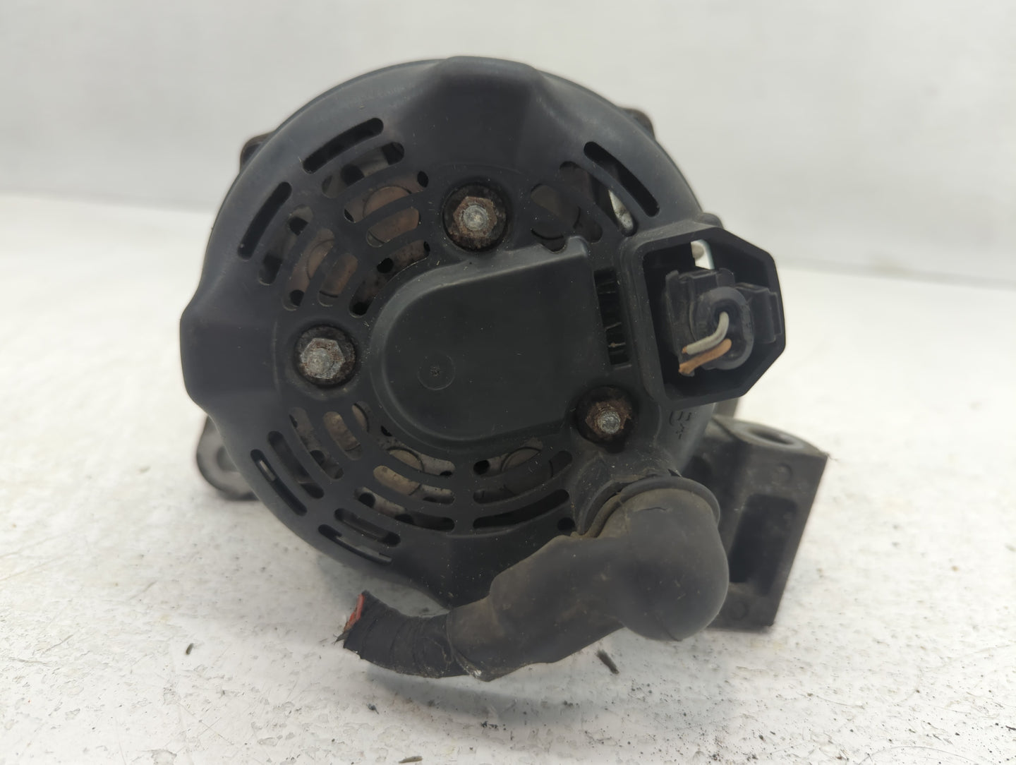 2013-2016 Cadillac Srx Alternator Replacement Generator Charging Assembly Engine OEM P/N:22988006 Fits OEM Used Auto Parts -