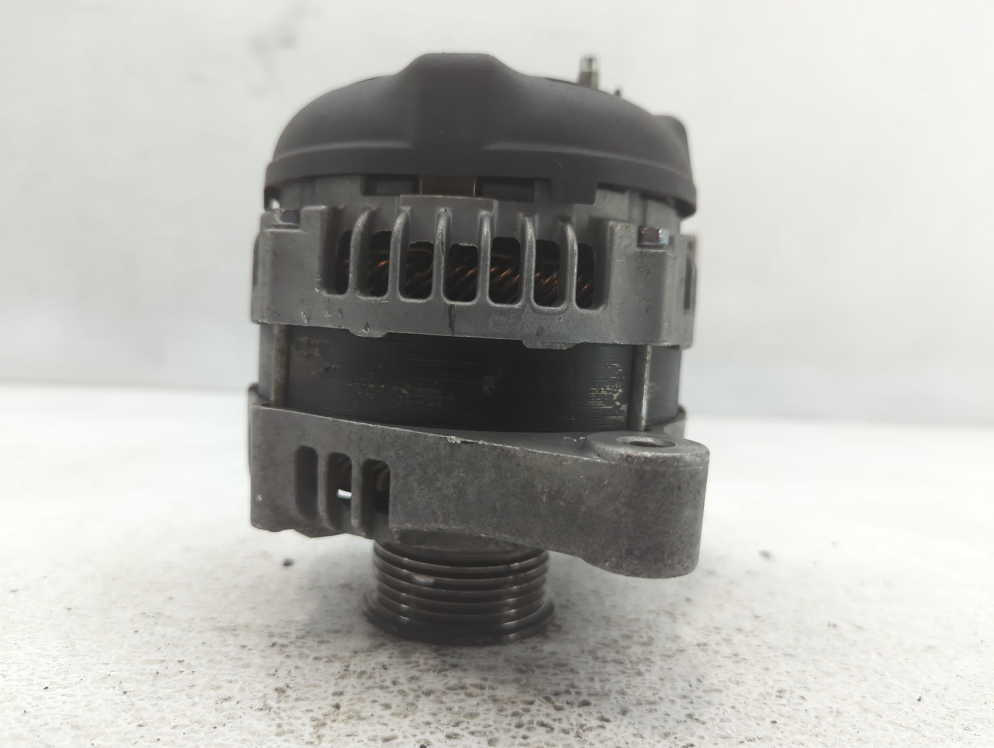 2013-2016 Cadillac Srx Alternator Replacement Generator Charging Assembly Engine OEM P/N:104211-8161 22988006 Fits OEM Used 