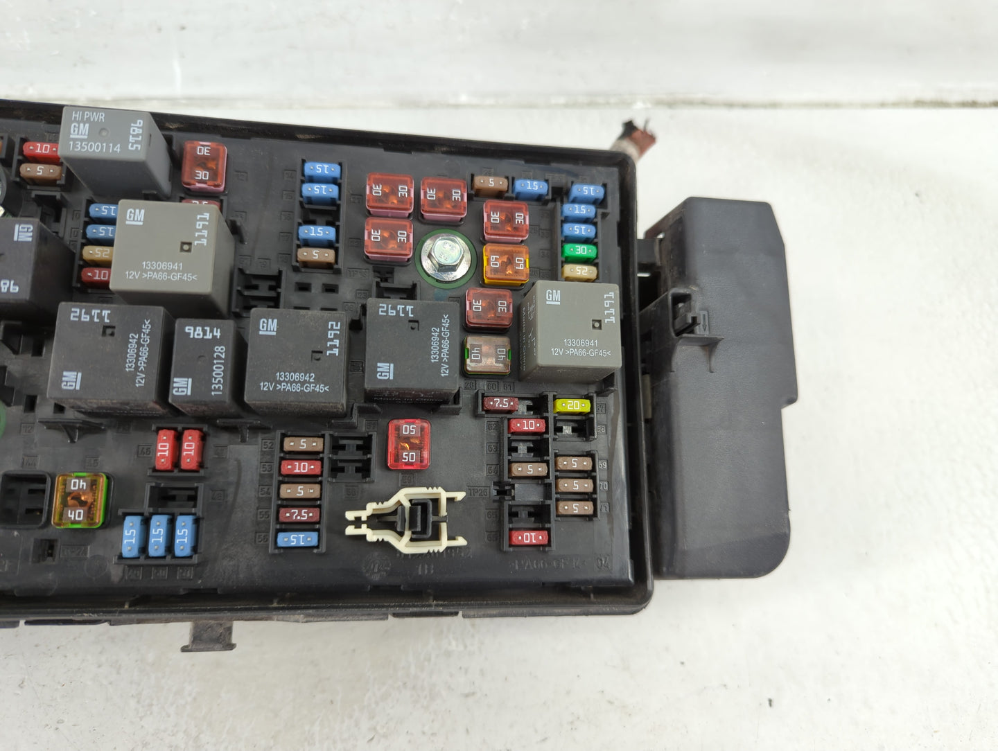 2014 Cadillac Xts Fusebox Fuse Box Panel Relay Module Fits OEM Used Auto Parts - Oemusedautoparts1.com