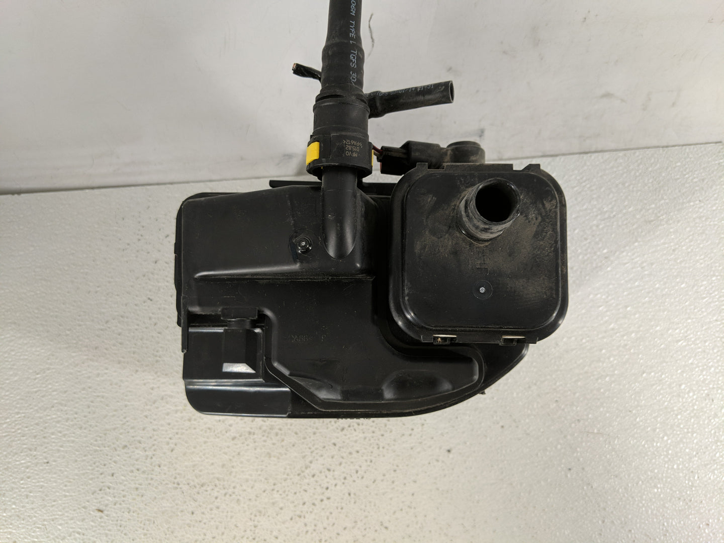 2014 Cadillac Xts Fuel Vapor Charcoal Canister - Oemusedautoparts1.com