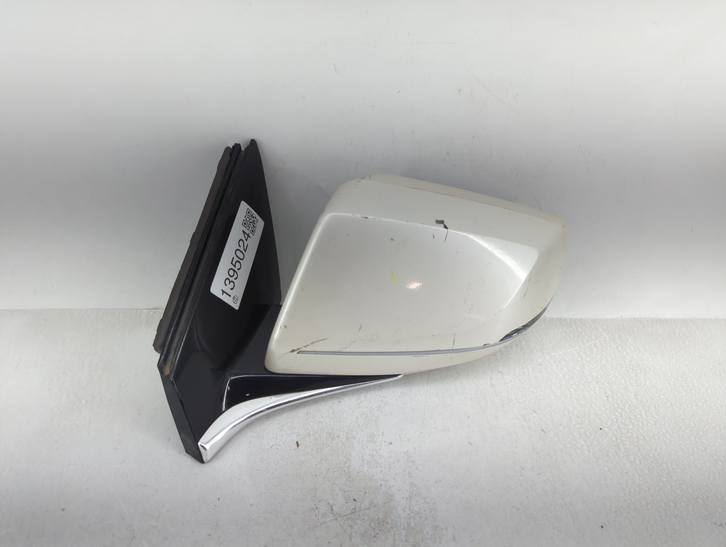 2013-2014 Cadillac Xts Driver Side View Mirror - Left Door Mirror OEM Used - Oemusedautoparts1.com