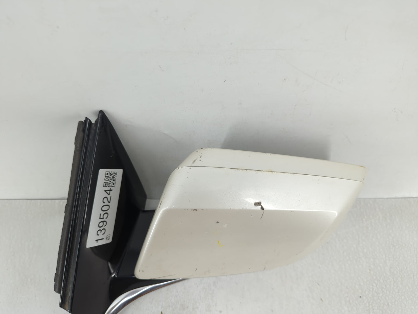 2013-2014 Cadillac Xts Driver Side View Mirror - Left Door Mirror OEM Used - Oemusedautoparts1.com