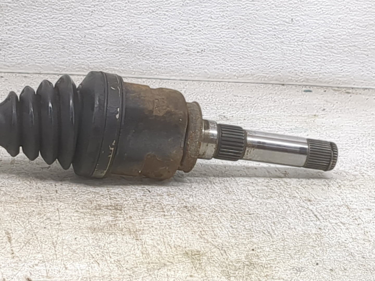 2013-2019 Cadillac Xts Axle Shaft Rear Driver Cv C/v - Oemusedautoparts1.com