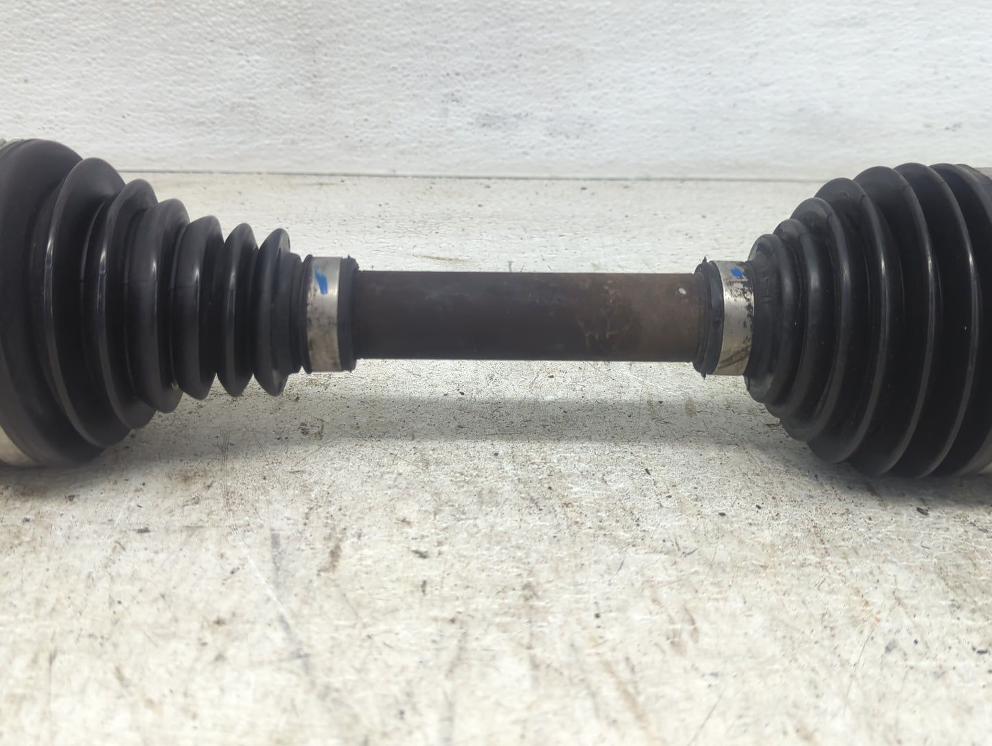 2013-2019 Cadillac Xts Axle Shaft Front Driver Cv C/v - Oemusedautoparts1.com